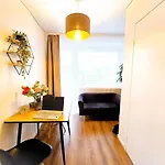 Апартаменты Cofy - Quiet Location, Air-conditioning, Free Parking, 24-7 Check-in-out With Prepaid Nighttime Check-in, Early Check-in, Late Check-out!