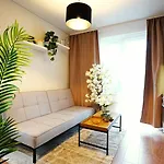 Апартаменты Cofy - Quiet Location, Air-conditioning, Free Parking, 24-7 Check-in-out With Prepaid Nighttime Check-in, Early Check-in, Late Check-out!