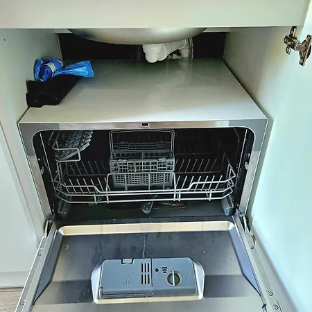 Apartment Cofy - Near-centrally Located, Quiet District, Air-conditioning, Free Parking, 24-7 Express Check-in-out, Close To Nature, Everything Need For Living! *