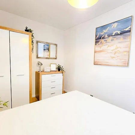 Cofy - Near-centrally Located, Quiet District, Air-conditioning, Free Parking, 24-7 Express Check-in-out, Close To Nature, Everything Need For Living! *