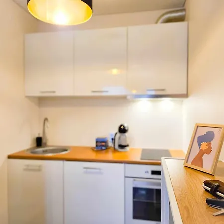 Cofy - Near-centrally Located, Quiet District, Air-conditioning, Free Parking, 24-7 Express Check-in-out, Close To Nature, Everything Need For Living! * Tartu
