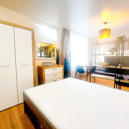 Apartment Cofy - Near-centrally Located, Quiet District, Air-conditioning, Free Parking, 24-7 Express Check-in-out, Close To Nature, Everything Need For Living!