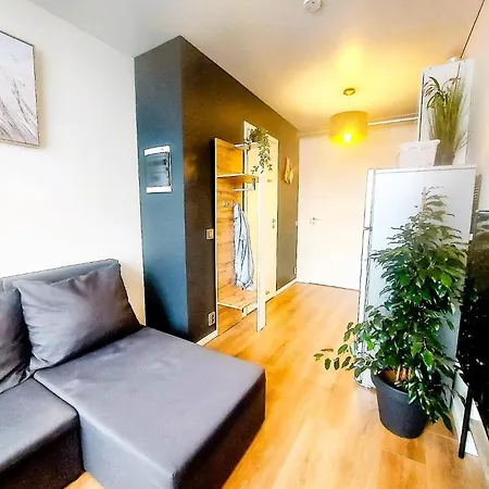 Cofy - Near-centrally Located, Quiet District, Air-conditioning, Free Parking, 24-7 Express Check-in-out, Close To Nature, Everything Need For Living! Apartament *
