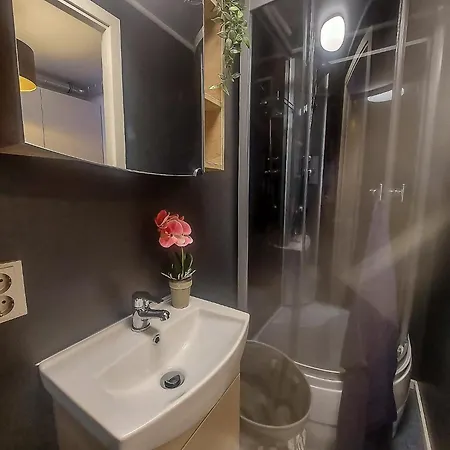 Cofy - Near-centrally Located, Quiet District, Air-conditioning, Free Parking, 24-7 Express Check-in-out, Close To Nature, Everything Need For Living! *