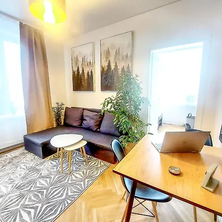Apartment Cofy - Near-centrally Located, Quiet District, Air-conditioning, Free Parking, 24-7 Express Check-in-out, Close To Nature, Everything Need For Living! *