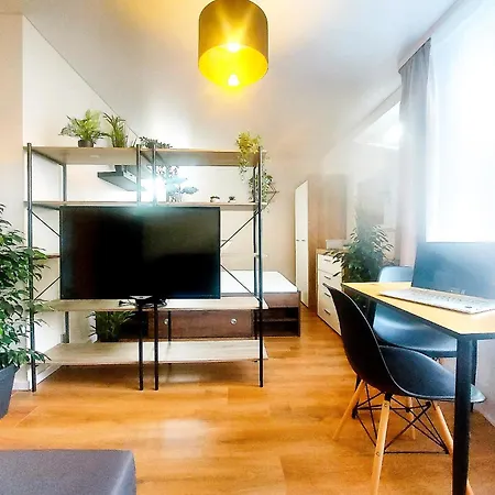 Cofy - Near-centrally Located, Quiet District, Air-conditioning, Free Parking, 24-7 Express Check-in-out, Close To Nature, Everything Need For Living! Apartment Tartu