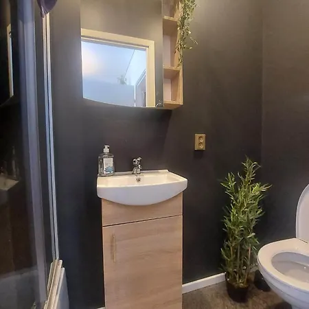 Cofy - Near-centrally Located, Quiet District, Air-conditioning, Free Parking, 24-7 Express Check-in-out, Close To Nature, Everything Need For Living! *