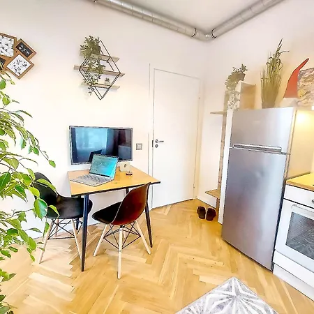 Cofy - Near-centrally Located, Quiet District, Air-conditioning, Free Parking, 24-7 Express Check-in-out, Close To Nature, Everything Need For Living! * Tartu