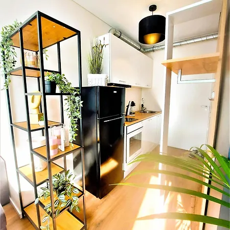 Apartment Cofy - Near-centrally Located, Quiet District, Air-conditioning, Free Parking, 24-7 Express Check-in-out, Close To Nature, Everything Need For Living! *