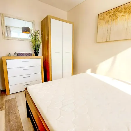 Cofy - Near-centrally Located, Quiet District, Air-conditioning, Free Parking, 24-7 Express Check-in-out, Close To Nature, Everything Need For Living! *