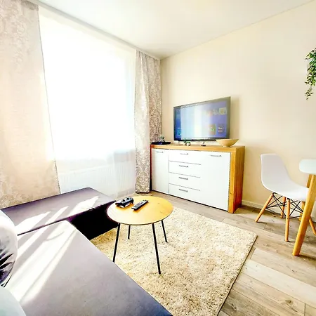 Cofy - Near-centrally Located, Quiet District, Air-conditioning, Free Parking, 24-7 Express Check-in-out, Close To Nature, Everything Need For Living! Apartment