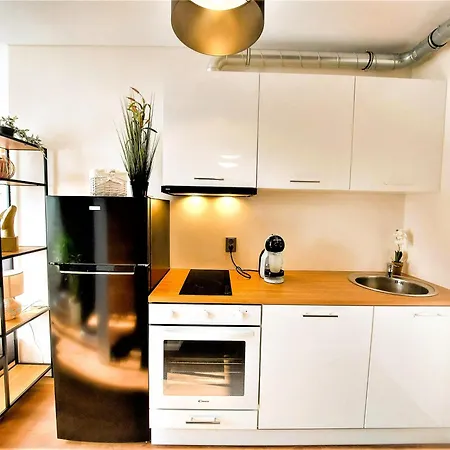 Apartment Cofy - Near-centrally Located, Quiet District, Air-conditioning, Free Parking, 24-7 Express Check-in-out, Close To Nature, Everything Need For Living!