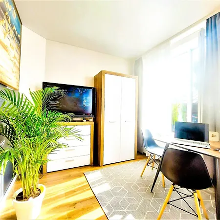 Cofy - Near-centrally Located, Quiet District, Air-conditioning, Free Parking, 24-7 Express Check-in-out, Close To Nature, Everything Need For Living! *