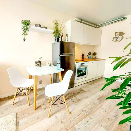 Cofy - Near-centrally Located, Quiet District, Air-conditioning, Free Parking, 24-7 Express Check-in-out, Close To Nature, Everything Need For Living!