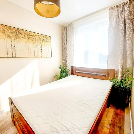 Cofy - Near-centrally Located, Quiet District, Air-conditioning, Free Parking, 24-7 Express Check-in-out, Close To Nature, Everything Need For Living! Apartment