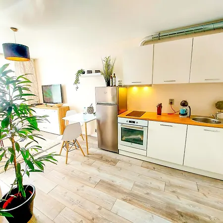Cofy - Near-centrally Located, Quiet District, Air-conditioning, Free Parking, 24-7 Express Check-in-out, Close To Nature, Everything Need For Living! *
