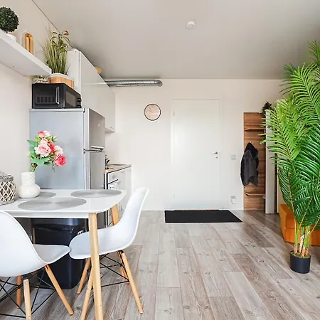Apartament Cofy - Near-centrally Located, Quiet District, Air-conditioning, Free Parking, 24-7 Express Check-in-out, Close To Nature, Everything Need For Living!