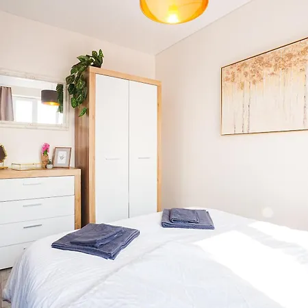Cofy - Quiet Location, Air-conditioning, Free Parking, 24-7 Check-in-out With Prepaid Nighttime Check-in, Early Check-in, Late Check-out! Διαμέρισμα