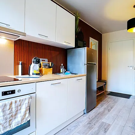 شقة Cofy - Near-centrally Located, Quiet District, Air-conditioning, Free Parking, 24-7 Express Check-in-out, Close To Nature, Everything Need For Living! *