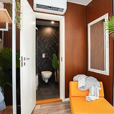 Διαμέρισμα Cofy - Quiet Location, Air-conditioning, Free Parking, 24-7 Check-in-out With Prepaid Nighttime Check-in, Early Check-in, Late Check-out! *