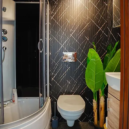 Cofy - Near-centrally Located, Quiet District, Air-conditioning, Free Parking, 24-7 Express Check-in-out, Close To Nature, Everything Need For Living!