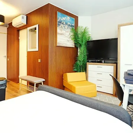 Διαμέρισμα Cofy - Quiet Location, Air-conditioning, Free Parking, 24-7 Check-in-out With Prepaid Nighttime Check-in, Early Check-in, Late Check-out! *