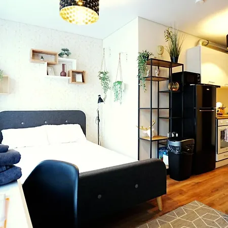 Διαμέρισμα Cofy - Quiet Location, Air-conditioning, Free Parking, 24-7 Check-in-out With Prepaid Nighttime Check-in, Early Check-in, Late Check-out!