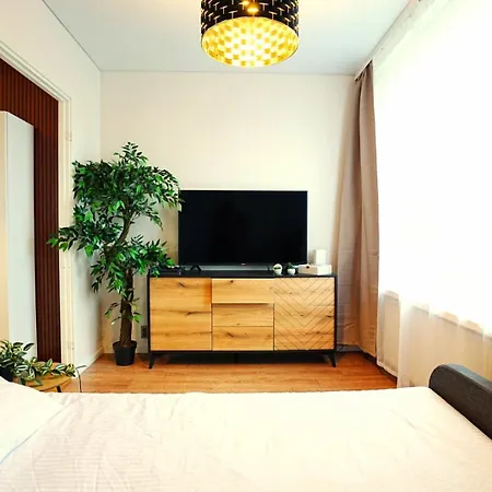 Cofy - Quiet Location, Air-conditioning, Free Parking, 24-7 Check-in-out With Prepaid Nighttime Check-in, Early Check-in, Late Check-out! *