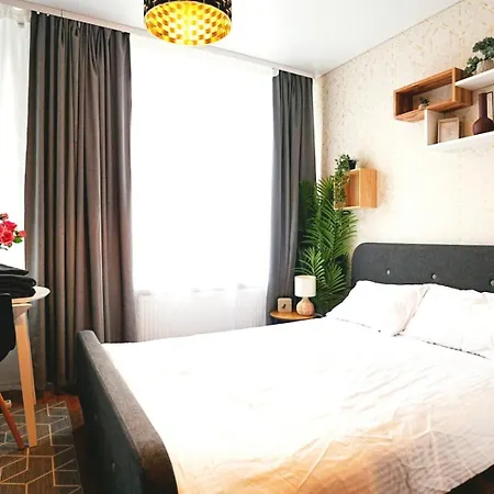 Cofy - Quiet Location, Air-conditioning, Free Parking, 24-7 Check-in-out With Prepaid Nighttime Check-in, Early Check-in, Late Check-out! *
