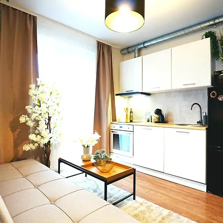 Cofy - Quiet Location, Air-conditioning, Free Parking, 24-7 Check-in-out With Prepaid Nighttime Check-in, Early Check-in, Late Check-out! Διαμέρισμα