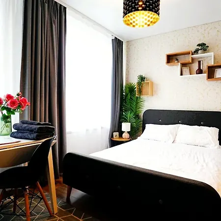 Διαμέρισμα Cofy - Quiet Location, Air-conditioning, Free Parking, 24-7 Check-in-out With Prepaid Nighttime Check-in, Early Check-in, Late Check-out!