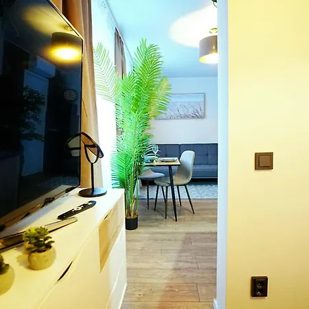 Cofy - Quiet Location, Air-conditioning, Free Parking, 24-7 Check-in-out With Prepaid Nighttime Check-in, Early Check-in, Late Check-out! *