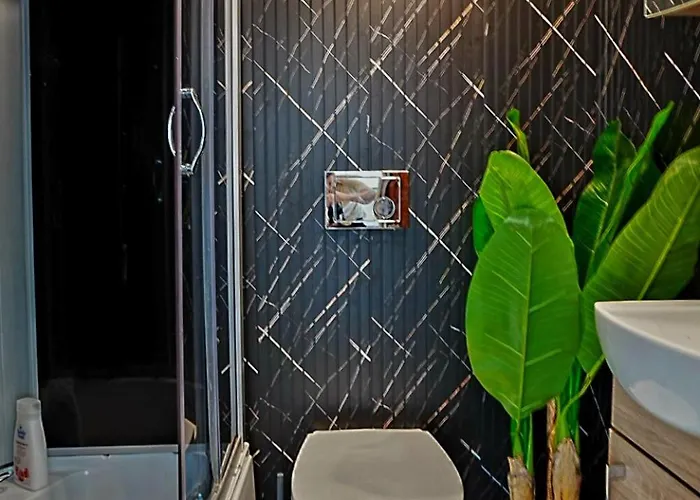 Cofy - Near-centrally Located, Quiet District, Air-conditioning, Free Parking, 24-7 Express Check-in-out, Close To Nature, Everything Need For Living! Appartement